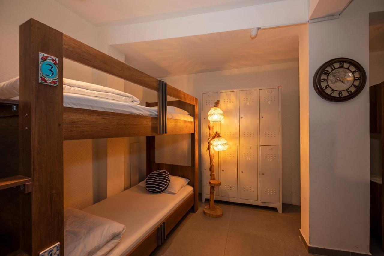 Taksim Square Hostel Istanbul Bagian luar foto